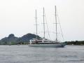 Vulcano 24. 6. 2014... luxusní jachty kotví ale především u ostrova Panarea...